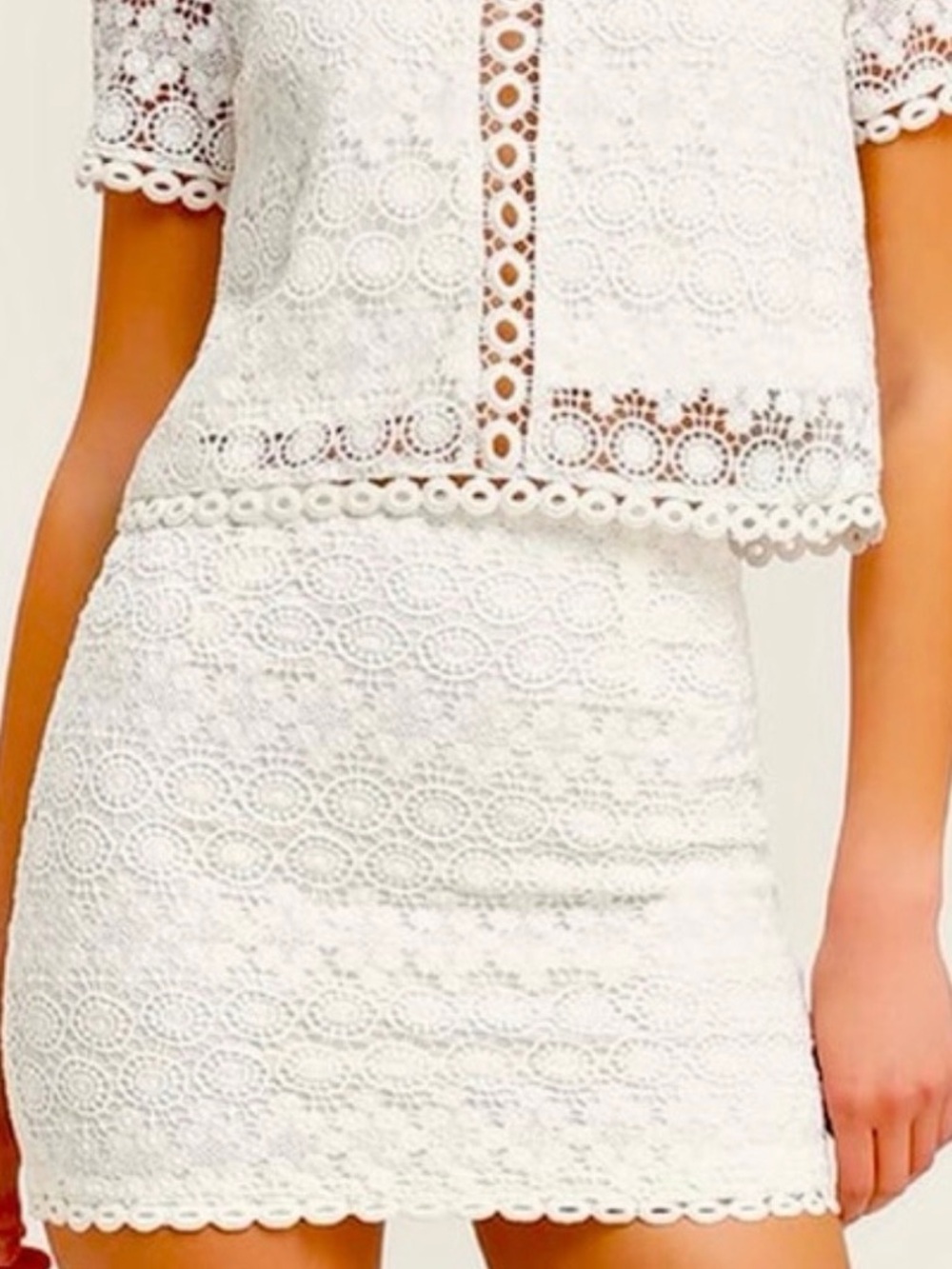 XS lulus White Lace Crochet Mini Skirt - Excellent Condition